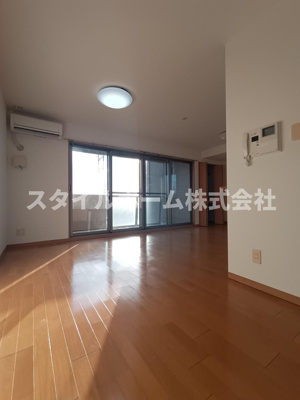 【居間・リビング】 | ランドマーク豊川 | 同建物内別部屋の写真です。