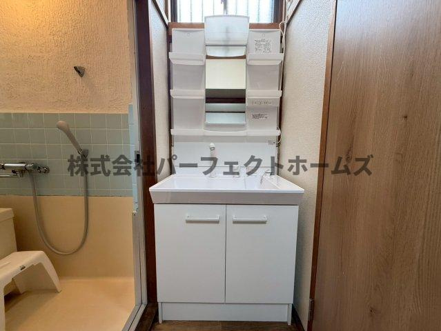 尊延寺6丁目戸建　賃貸の独立洗面台|朝の身支度には欠かせない独立洗面化粧台