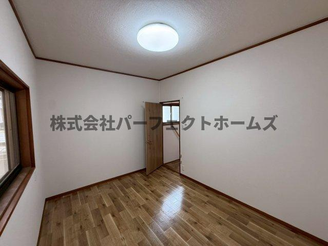 尊延寺6丁目戸建　賃貸の洋室|広々とした洋室です