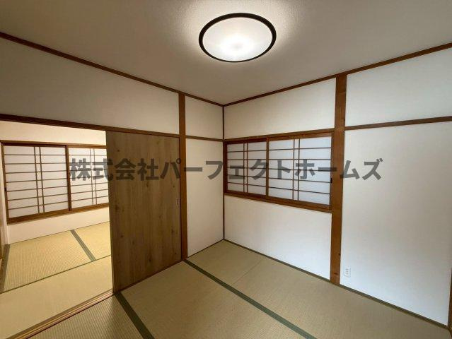 尊延寺6丁目戸建　賃貸の和室|明るい和室です