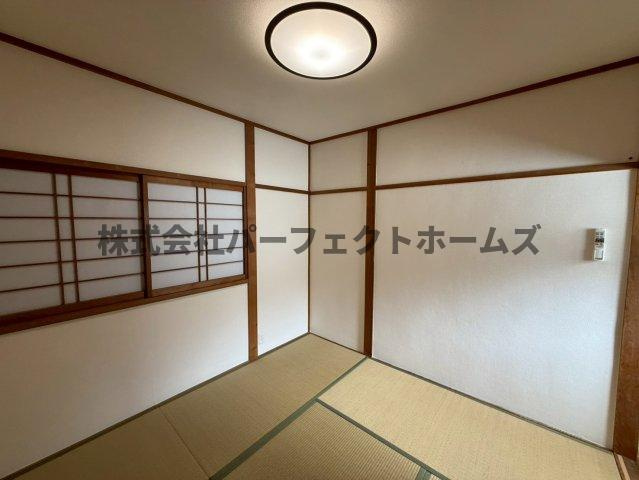 尊延寺6丁目戸建　賃貸の和室|明るい和室です