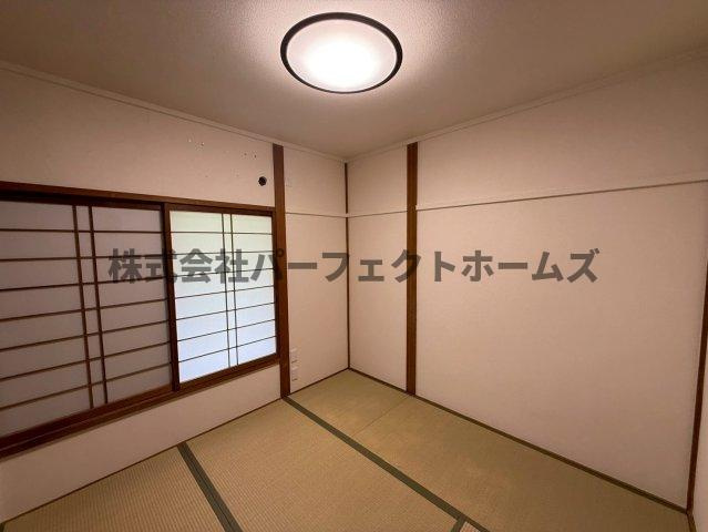 尊延寺6丁目戸建　賃貸の和室|明るい和室です