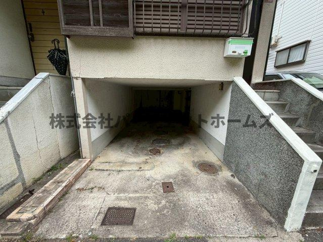 尊延寺6丁目戸建　賃貸の駐車場|駐車スペースもあります
