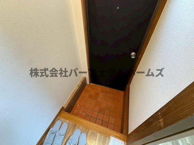 尊延寺6丁目戸建　賃貸の玄関|明るい玄関です