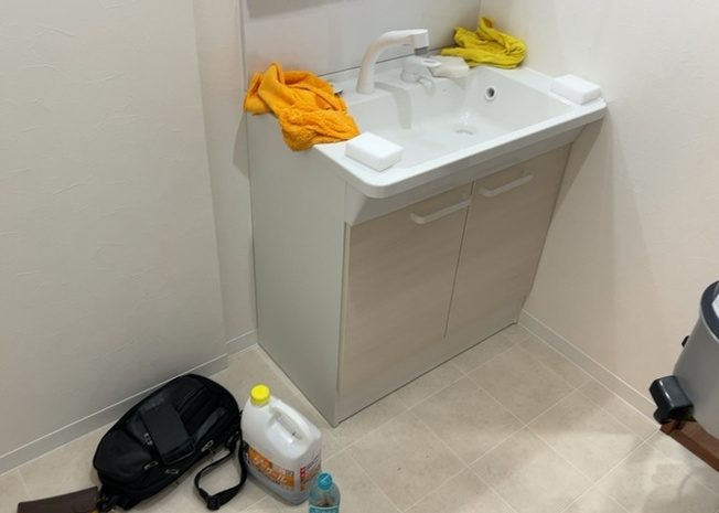 【脱衣所】 | 多くの戸建て住宅で見かける洗面脱衣所は、洗面台と洗濯機が2畳ほどのスペースに並べられていて、洗面所が脱衣所を兼ね備えている間取りが一般的です。お客様が利用することもある、パブリックな空間でもあります。