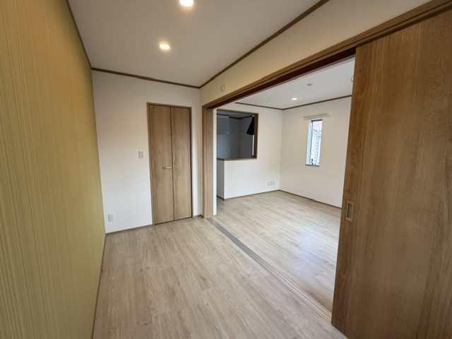 エルシアの居間・リビング|※入居中の為、同タイプ別のお部屋の写真となります。
※アクセントクロスは異なる場合があります