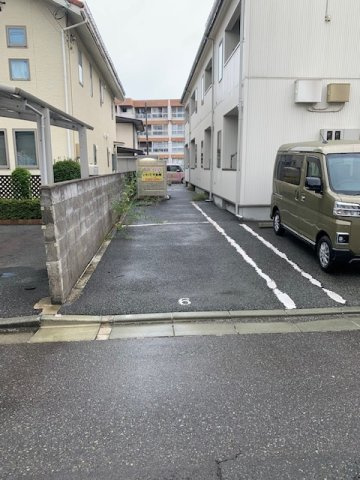 エルシアの駐車場
