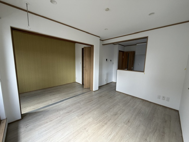 エルシアの居間・リビング|※入居中の為、同タイプ別のお部屋の写真となります。
※アクセントクロスは異なる場合があります