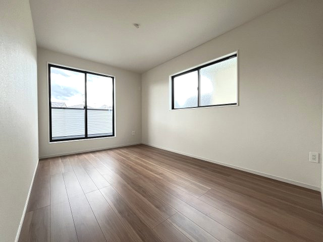 【寝室】 | 那珂川市今光5丁目1期　3号棟（全4棟）【仲介手数料無料・0円】 | 現地写真。2階主寝室です。