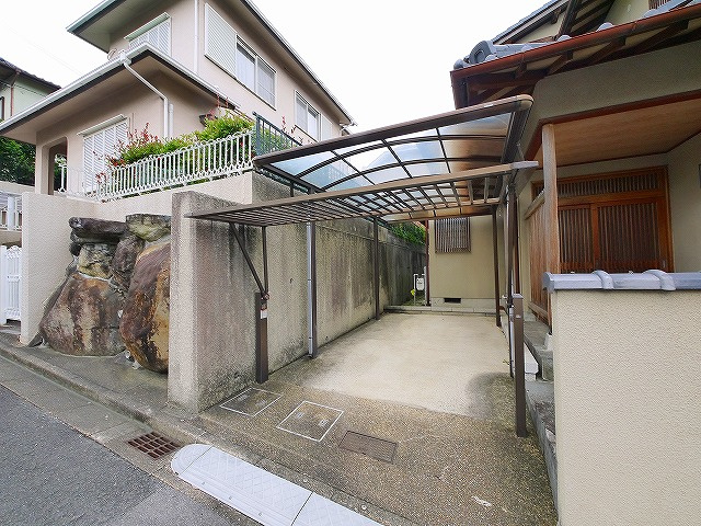 六条西２丁目戸建の駐車場
