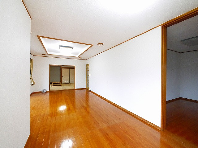 六条西２丁目戸建の居間・リビング