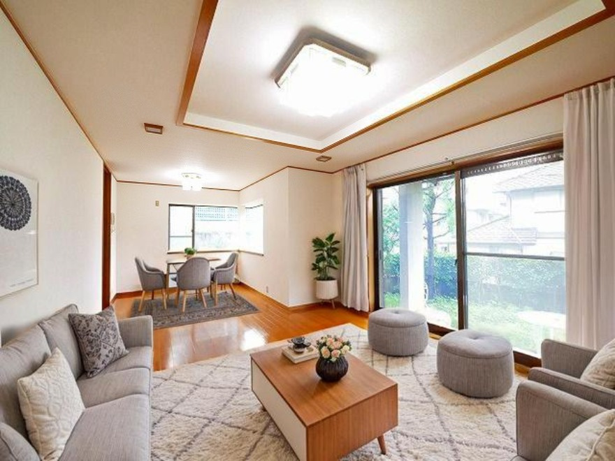 六条西２丁目戸建の居間・リビング|CGで家具等を配置したもので家具等は含まれません