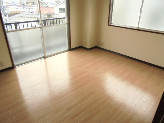 第一福島マンションの洋室