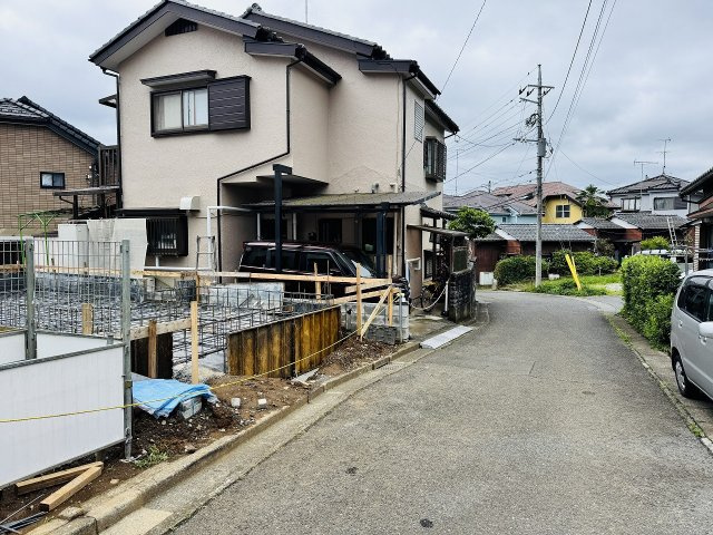 八王子市　緑町　新築一戸建て　７期の前面道路含む現地写真|～北西側4ｍ道路に面しています～
