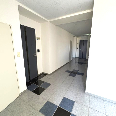 室蘭ナラサキビルのロビー