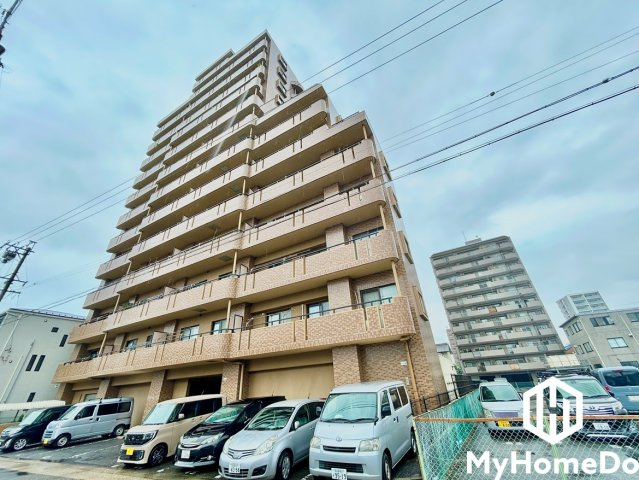 ダイナース千代田橋の外観|落ち着いた色合いと品のあるデザイン。帰るたびに安心感を感じられる佇まい。