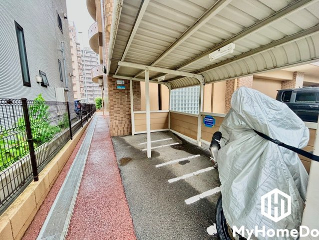 ダイナース千代田橋の駐輪場|屋根付きなので、雨や風、直射日光から自転車を守ることができます。