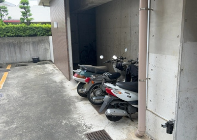 【駐輪場】 | レクシオ大和田 | マンションの駐輪場は、事前に空きがあるか確認を取ると安心です。せっかく入居したのに駐輪スペースがない！なんてことになったら大変ですよね。そこで、内見時や購入前にはまず事前に確認しておくと良いでしょう。