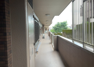 【その他共用部分】 | レクシオ大和田 | 共有部分は、住民なら誰もが使える設備のこと。例えば駐車場やエレベーター、インターネット設備、セキュリティ設備などがあります。他にも、マンションの廊下・外部階段やエントランス・ゴミ置き場などがあります。