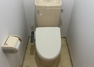【トイレ】 | レクシオ大和田 | トイレは大きさや形、機能、抗菌性などが異なる多種多彩なタイプが各メーカーから出ています。それぞれに良さがあるため、事前にどういったタイプのトイレがいいのかをご家庭内で決めて、内見に行くといいでしょう。