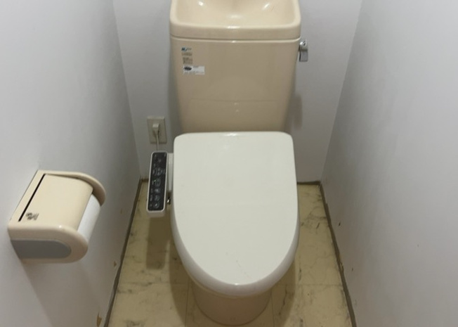 【トイレ】 | レクシオ大和田 | トイレは大きさや形、機能、抗菌性などが異なる多種多彩なタイプが各メーカーから出ています。それぞれに良さがあるため、事前にどういったタイプのトイレがいいのかをご家庭内で決めて、内見に行くといいでしょう。