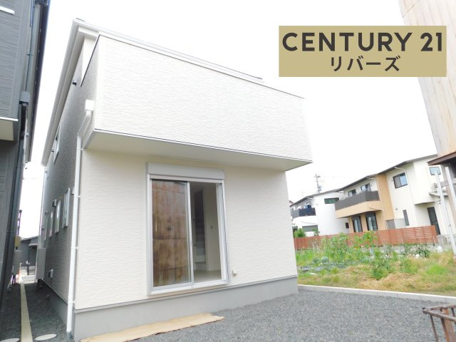 清須市鍋片２丁目の新築一戸建の外観|☆ラスト１棟☆  　いつでもご案内出来ます♪（お問合せ当日、平日、水曜、夜間でもＯＫ）　長期優良住宅♪　５ＬＤＫ！　敷地５２．９５坪！　駐車４台ＯＫ　広めの庭付き♪　前面道路ゆとりの６．０ｍ♪