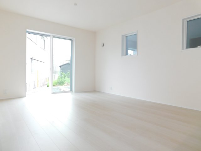 清須市鍋片２丁目の新築一戸建の居間・リビング|◇リビング◇　　南面で明るいリビング１６．２帖　心地のよい開放的なリビング♪