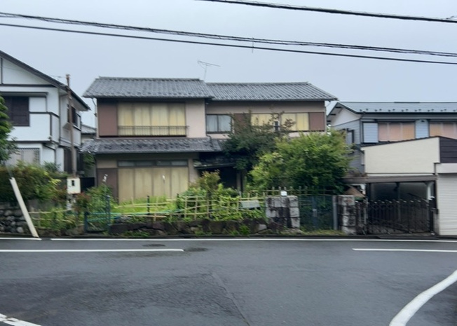 【外観】 | 物件の詳細については、現地を見てわかること以外に、役所や法務局などで調べないとわからないことがあります。そのため、現地に行く場合は、もしこの物件を買ったらどのような生活ができるかをイメージしましょう。
