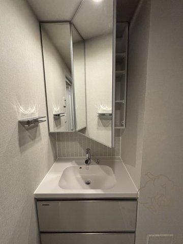 シーズンフラッツ中崎の独立洗面台