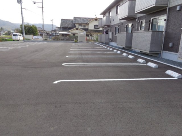 アリエッタ湯野の駐車場