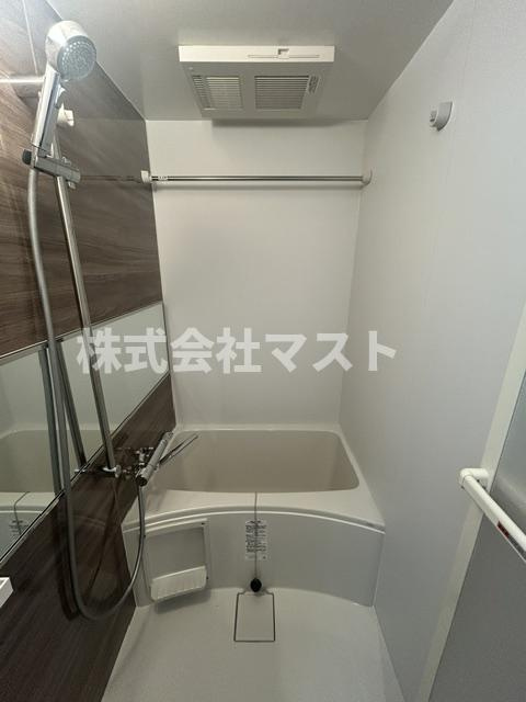 ファーストフィオーレ新町ファジスタの浴室