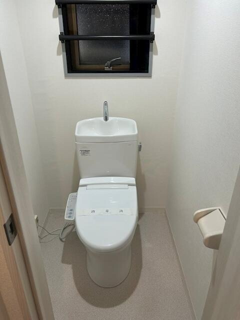 大塚戸建のトイレ|温水洗浄便座（１Ｆ） 
