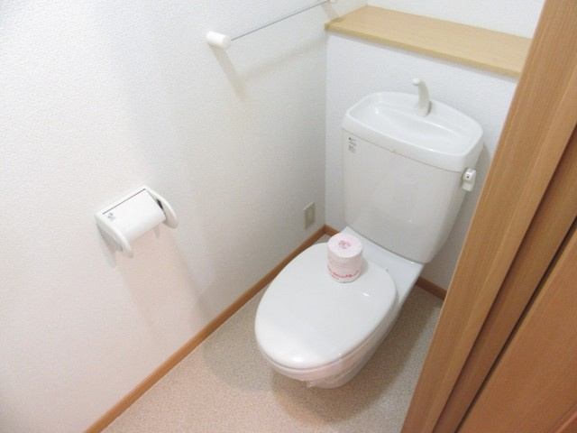 コンパクトで使いやすいトイレです♪