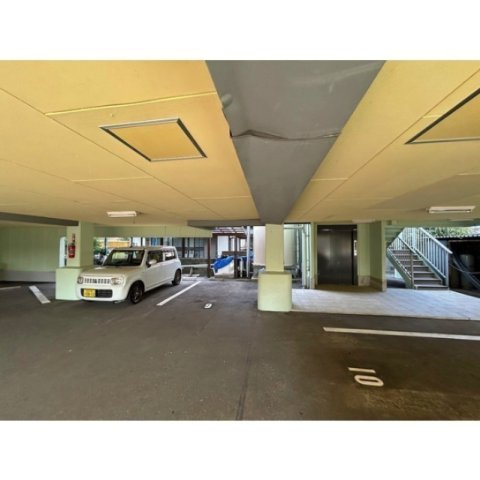 プラネ本山の駐車場