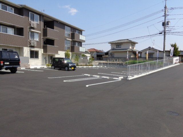 アンシャンテの駐車場