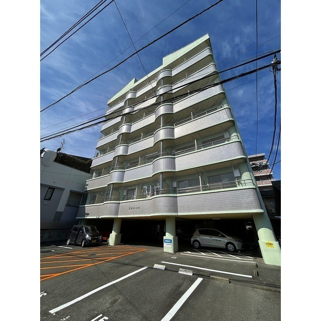 プラネ本山の外観