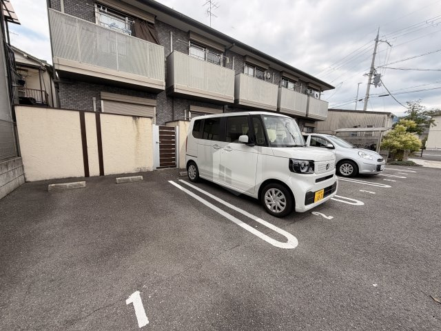 サニーコート花園の駐車場