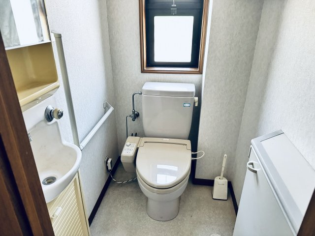 八王子市　南陽台　中古戸建てのトイレ|～現在リフォーム中、詳細は当社までお気軽にお問合せ下さい～