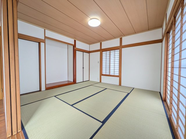 八王子市　南陽台　中古戸建ての和室|～リビングに隣接している8.0帖の和室です～