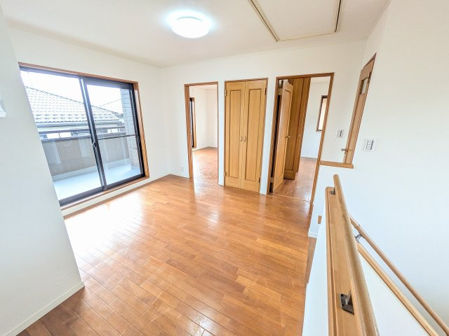 八王子市　南陽台　中古戸建ての内装|～2階ホールからバルコニーへ出入り可能～