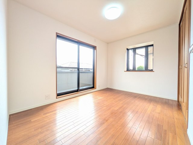 八王子市　南陽台　中古戸建ての洋室|～2階バルコニーに面している6.0帖の洋室です～