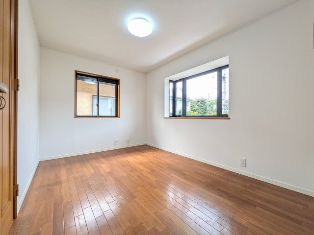 八王子市　南陽台　中古戸建ての子供部屋|～2階6.0帖の洋室　2面採光で明るく風通しの良いお部屋です～