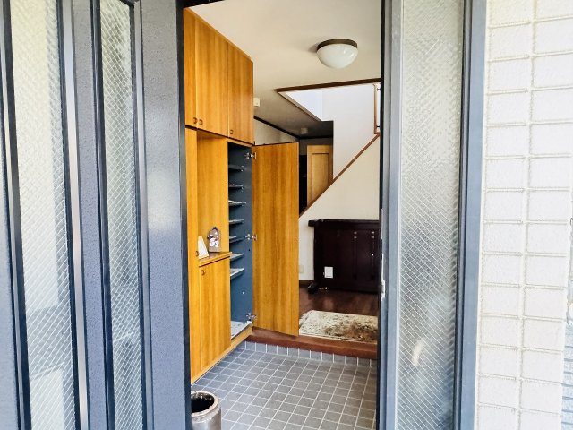 八王子市　南陽台　中古戸建ての玄関|～大容量収納可能なシューズボックス～