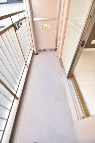 大阪市城東区関目５丁目の賃貸マンションのバルコニー
