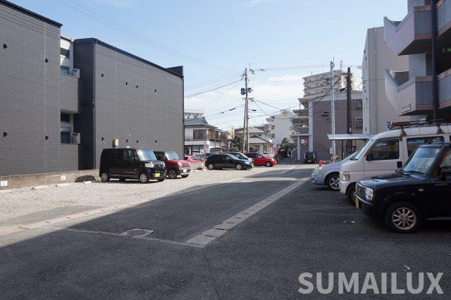 熊本市中央区黒髪１丁目の賃貸マンションの駐車場