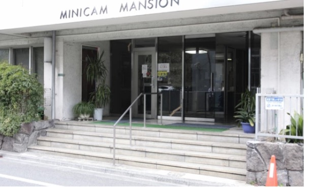 ★仲介手数料無料★MINICAM MANSIONのエントランス