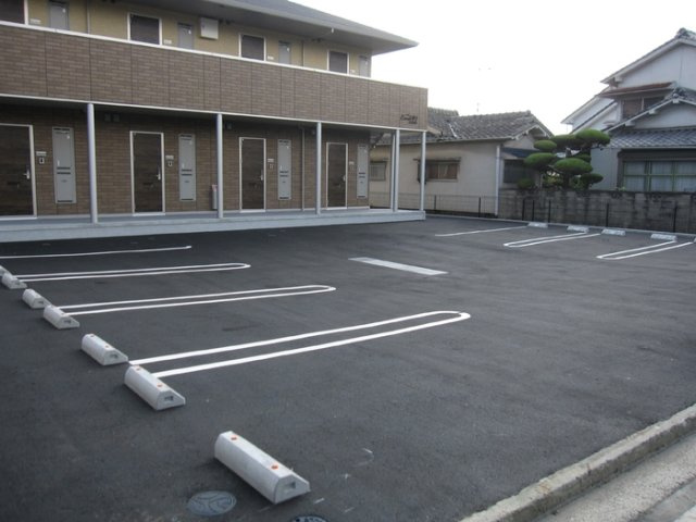 エクセル仲上の駐車場