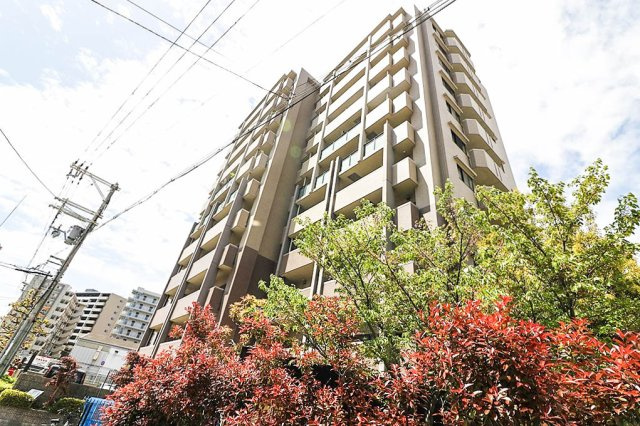 【外観】 | パラシオ北梅田 | スタイリッシュなブラウンの外観のマンションです