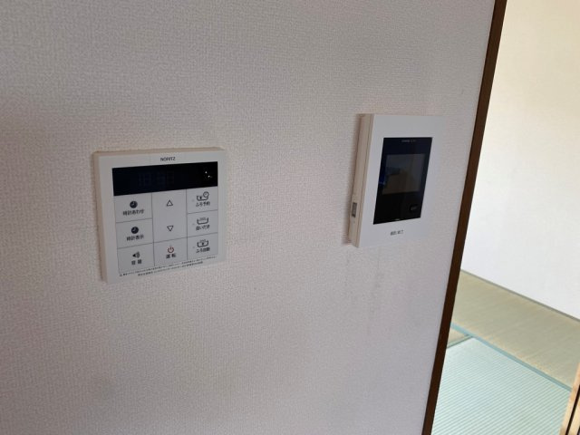 インターホンとキッチンの給湯リモコンです♪