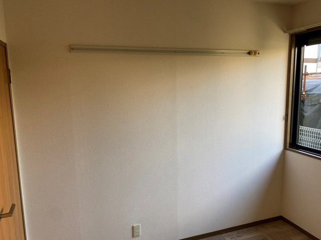 洋室４．５帖の壁掛けフックです♪